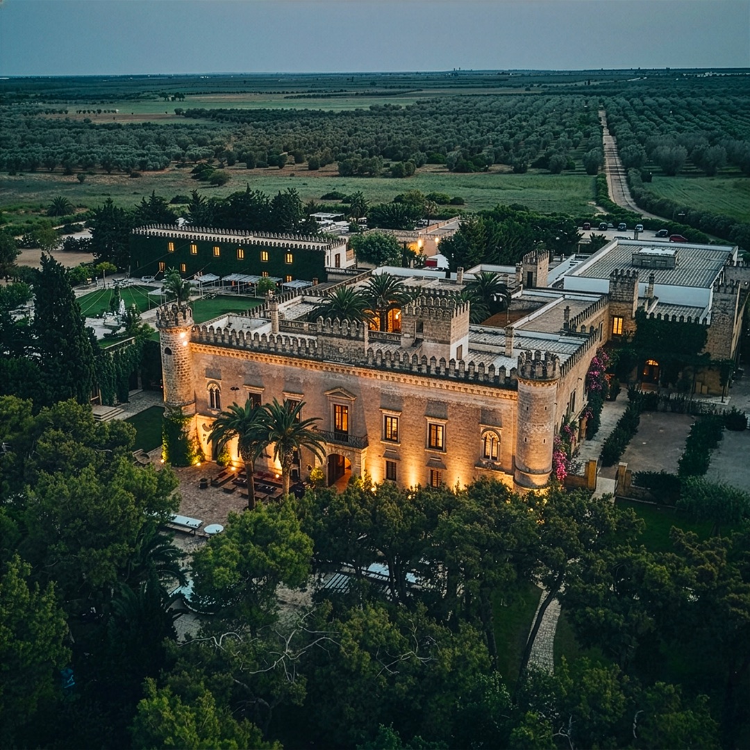 Vista aerea del Castello Monaci immerso nel verde